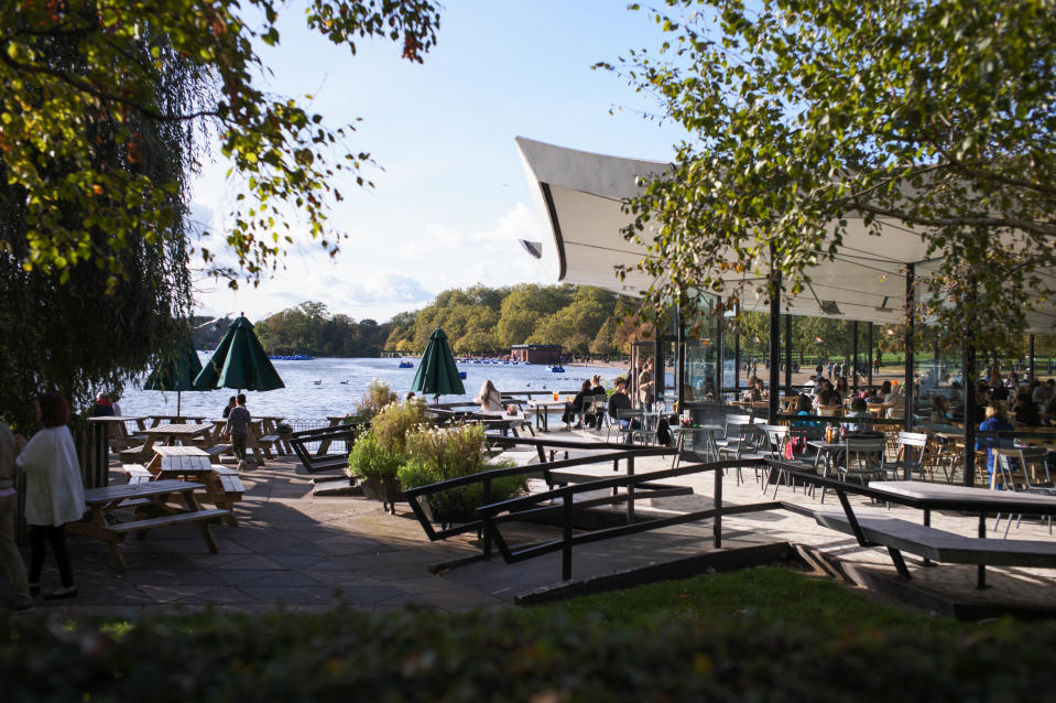 Hyde Park cafe and lake in London