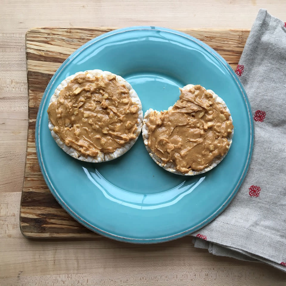 Rice Cakes with Peanut Butter