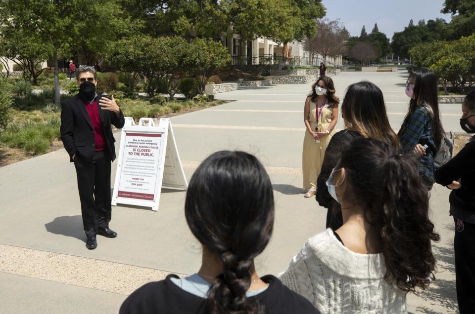 Hiram E. Chodosh, Claremont McKenna College president, greets prospective students.