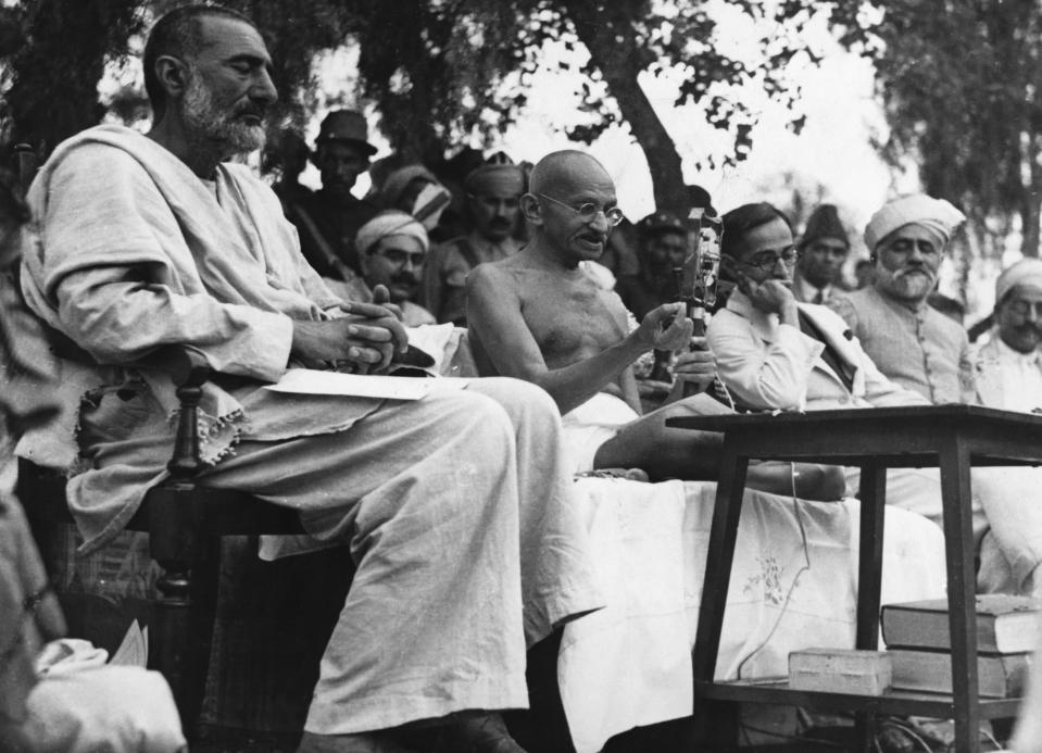 Mahatma Gandhi flanked by the Reverend Dalaya and Khan Abdul Ghaffar Khan during a speech to students at King Edward's College, Peshawar in 1933. | Location: King Edward's College, Peshawar, India. (Photo by © Hulton-Deutsch Collection/CORBIS/Corbis via Getty Images)