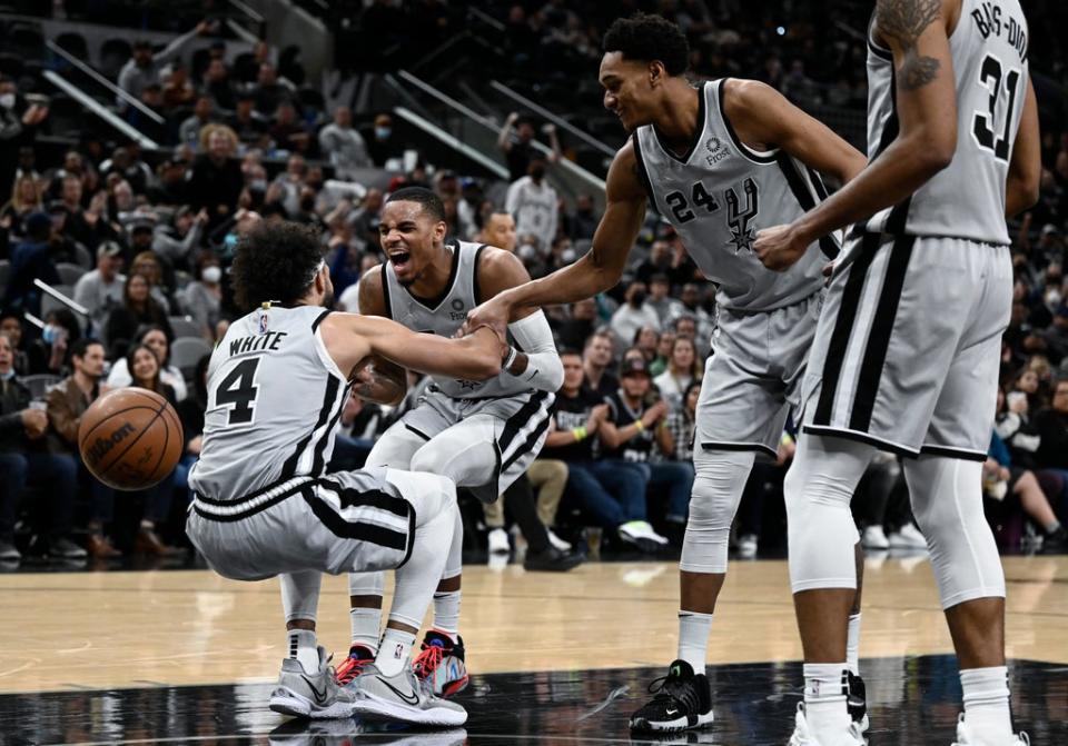 CLIPPERS-SPURS (AP)