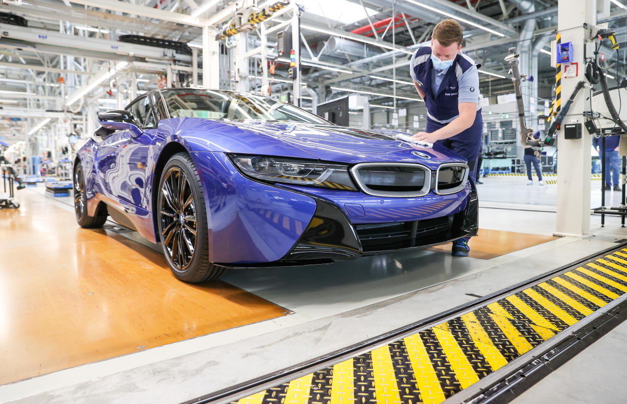 11 June 2020, Saxony, Leipzig: The last BMW i8 is at the end of the One employee wipes the last BMW i8 with a cloth at the end of the production line. Six years after its market launch, the last plug-in hybrid sports car has rolled off the production line here. A total of 20 488 of these cars were produced at the Leipzig plant. This makes the hybrid sports car with electric and gasoline engines by far the best-selling sports car at BMW. The vehicle with a passenger cell made of carbon-reinforced plastic (CFRP) won numerous awards. In addition to vehicles with combustion engines, BMW also builds the electric model i3 in Leipzig. Photo: Jan Woitas/dpa-Zentralbild/ZB (Photo by Jan Woitas/picture alliance via Getty Images)