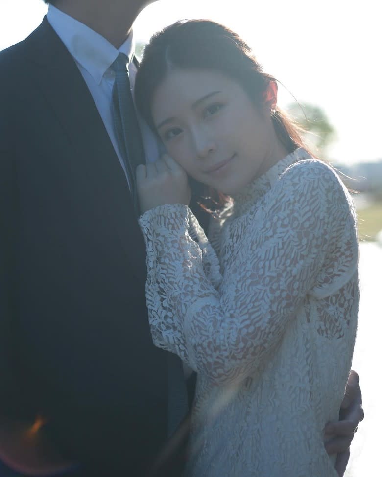 台灣藝人「雞排妹」鄭家純日前驚爆宣布與日籍醫生Akira結婚。



