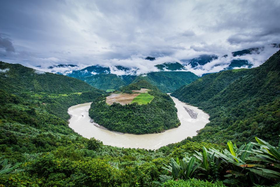 <h1 class="title">Tibet nyingchi city motuo county blended pond bends</h1><cite class="credit">Photo by ViewStock. Image courtesy of Getty.</cite>