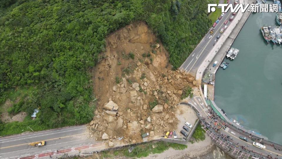 基隆潮境公園山崩空拍圖，交通部公路局提供