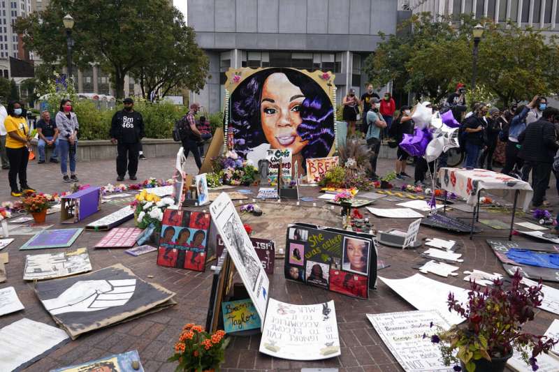 美國肯塔基州非裔女救護員布羅娜‧泰勒死於警察槍下。（AP）