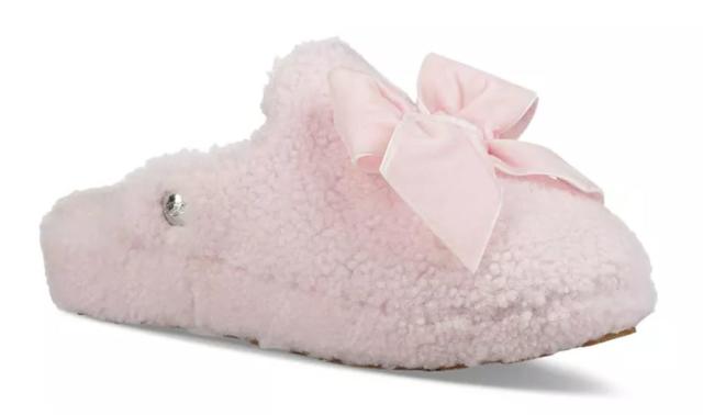 Cozy Like Kylie! 9 Fluffy Slippers to Keep Your Feet Warm During the Polar  Vortex