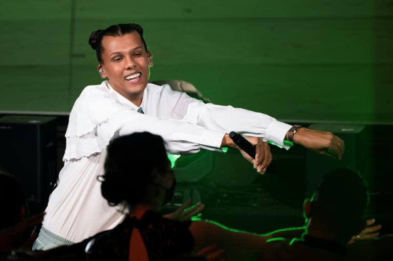 Le chanteur belge Stromae, président d'honneur des 37e Victoires de la Musique, sur la scène de la Seine Musicale à Boulogne-Billancourt, dans les Hauts-de-Seine, le 11 février 2022 - BERTRAND GUAY © 2019 AFP