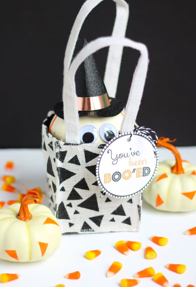mini pumpkin witch spooky basket ideas