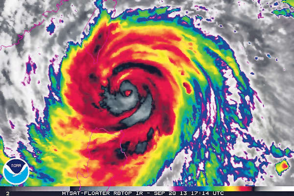 【20/9 台灣菲律賓之間】天兔中心風力一度超過時速200公里，達「超強颱風」級別；根據美國海洋和大氣管理局衞星圖片，颱風中央剛巧像一隻兔子側面。