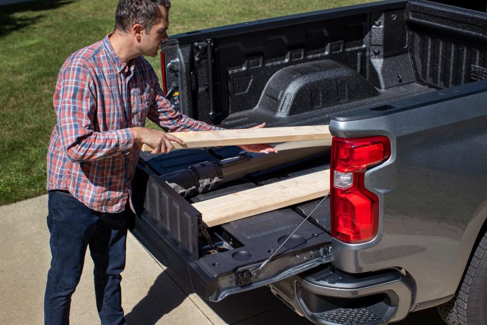 2021 Chevrolet Silverado Multi Flex Tailgate 10