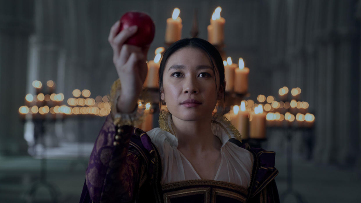  Jin Cheng holds up an apple in a fantasy VR setting in Netflix's 3 Body Problem TV show. 