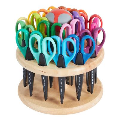 A set of 18 (!) crafting scissors with a variety of edges (18% off)