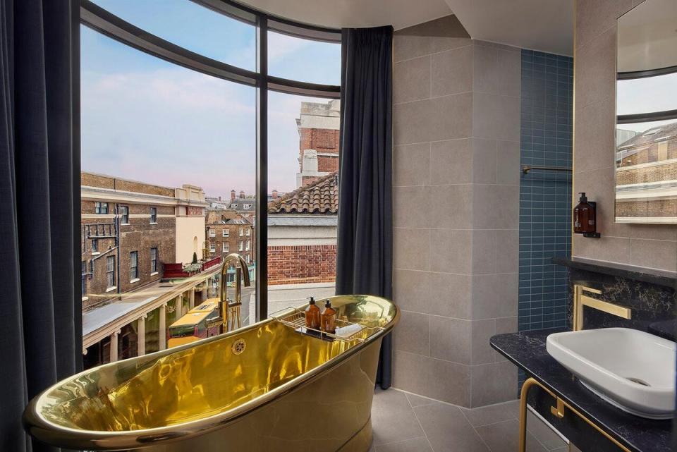 The “Goldy” bathroom at Hotel Amano Covent Garden: make sure you don’t accidentally flash passersby in the West End (Press)