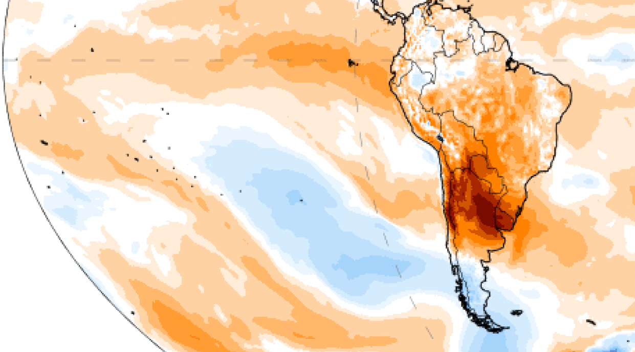 Anomalía de la temperatura el miércoles 2 de agosto de 2023. Las zonas rojas de Chile y el norte de Argentina son mucho más calurosas que la media a largo plazo para esta época del año. <a href="https://climatereanalyzer.org/clim/t2_daily/" rel="nofollow noopener" target="_blank" data-ylk="slk:ClimateReanalyzer.org;elm:context_link;itc:0;sec:content-canvas" class="link ">ClimateReanalyzer.org</a>, <a href="http://creativecommons.org/licenses/by-sa/4.0/" rel="nofollow noopener" target="_blank" data-ylk="slk:CC BY-SA;elm:context_link;itc:0;sec:content-canvas" class="link ">CC BY-SA</a>