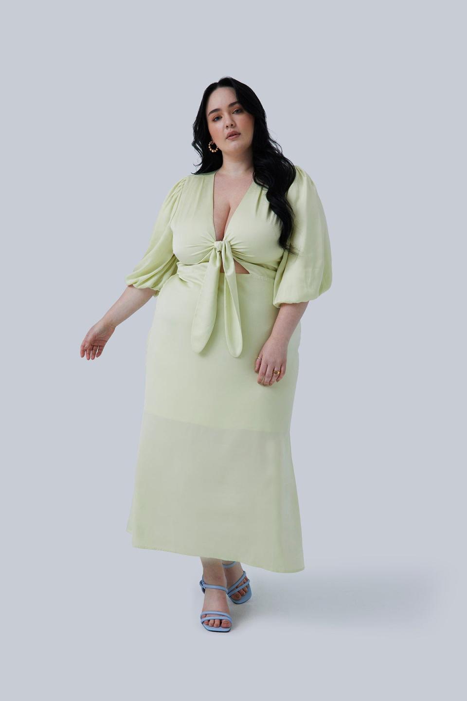 <p><a href="https://go.redirectingat.com?id=74968X1596630&url=https%3A%2F%2Fgiairl.com%2Fproducts%2Fallie-maxi-dress-citron&sref=https%3A%2F%2Fwww.cosmopolitan.com%2Fstyle-beauty%2Ffashion%2Fg19577819%2Fwhat-to-wear-bridal-shower%2F" rel="nofollow noopener" target="_blank" data-ylk="slk:Shop Now;elm:context_link;itc:0;sec:content-canvas" class="link ">Shop Now</a></p><p>Allie Maxi Dress</p><p>giairl.com</p><p>$140.00</p>