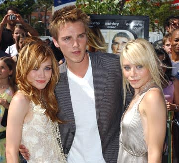 Mary-Kate Olsen , Riley Smith and Ashley Olsen at the world premiere of Warner Brothers' New York Minute