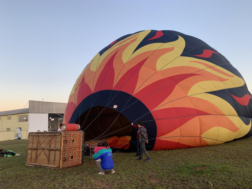 August 28, 2020. Piracicaba, SP, Brazil. Preparations to fly a hot air balloon at sunrise.