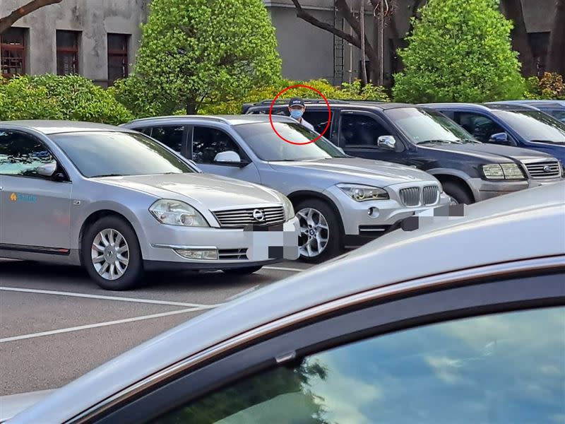 楊玲宜表示除了市府公務車外，還有多輛高級房車接送高虹安。（圖／新竹市議員楊玲宜提供）