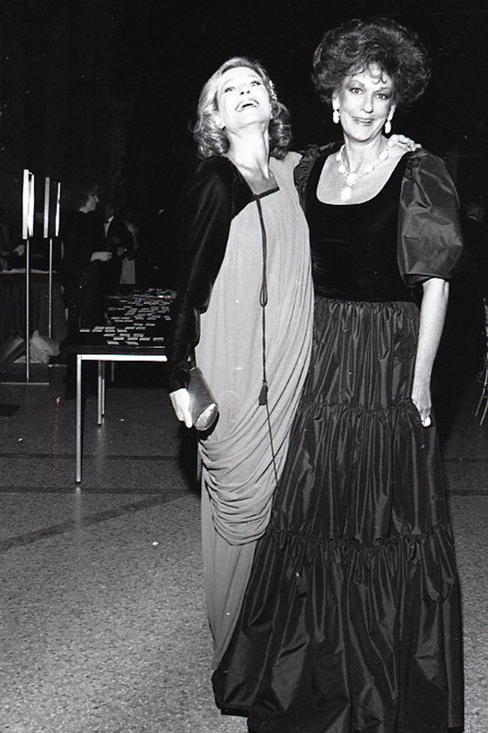 Nan Kempner and Pat Buckley at the 1977 Met gala.