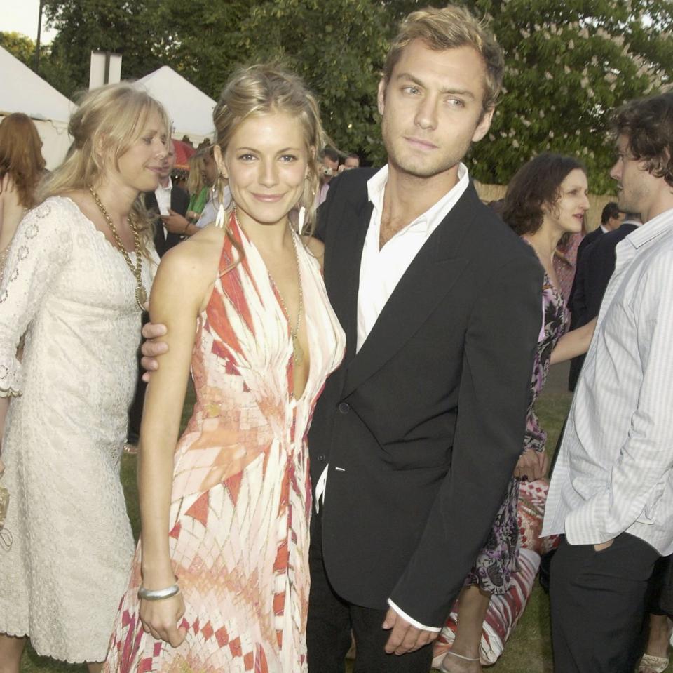 Sienna Miller and Jude Law in 2004