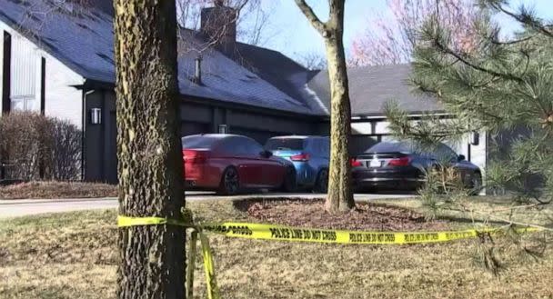 PHOTO: Buffalo Grove police investigate after 5 found dead in a home in Buffalo Grove, Ill., on Nov. 30, 2022. (ABC News)