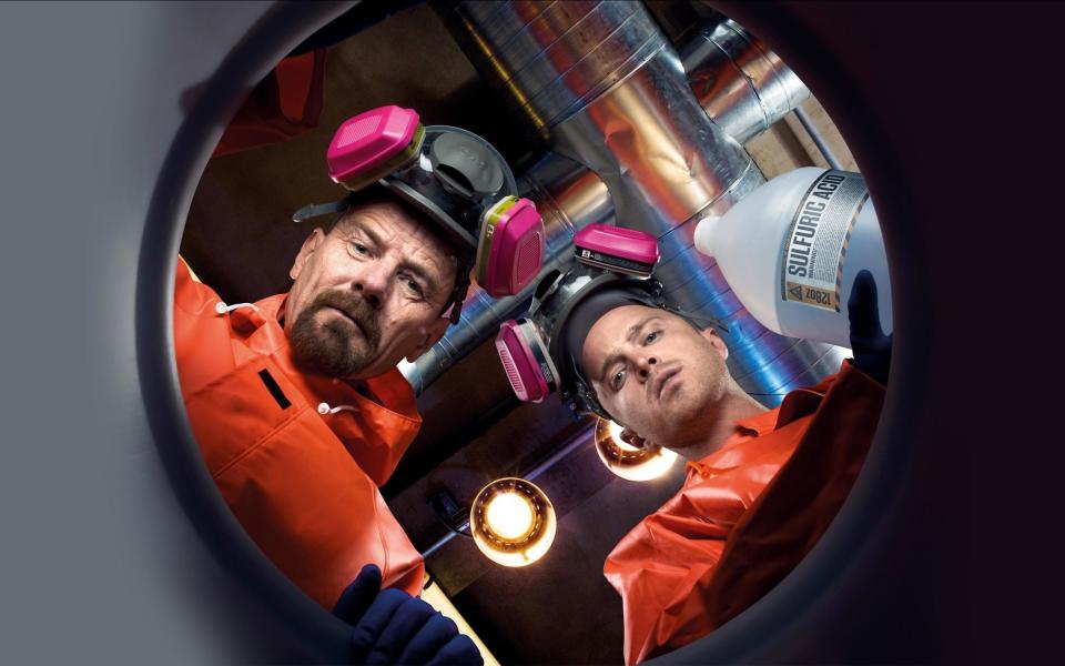 (L-R) Bryan Cranston and Aaron Paul in "Breaking Blad"