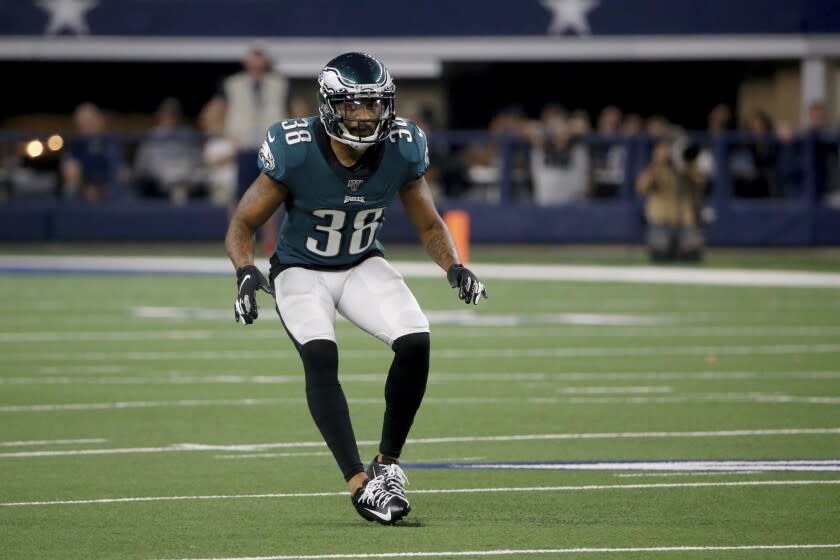 Philadelphia Eagles' Orlando Scandrick drops into coverage against the Dallas Cowboys.