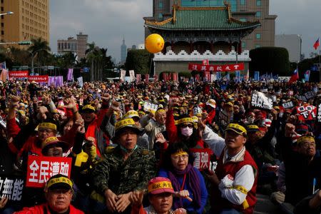 Protesters attend a rally against the overhaul of the military and civil service pension funds, outside the Presidential Office in Taipei,Taiwan January 22, 2017. REUTERS/Tyrone Siu