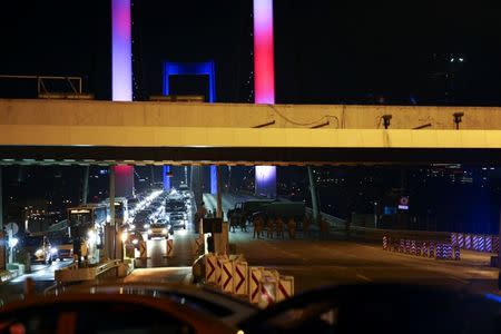 Turkish military block access to the Bosphorus bridge, which links the city's European and Asian sides, in Istanbul, Turkey, July 15, 2016. REUTERS/Stringer - RTSI728