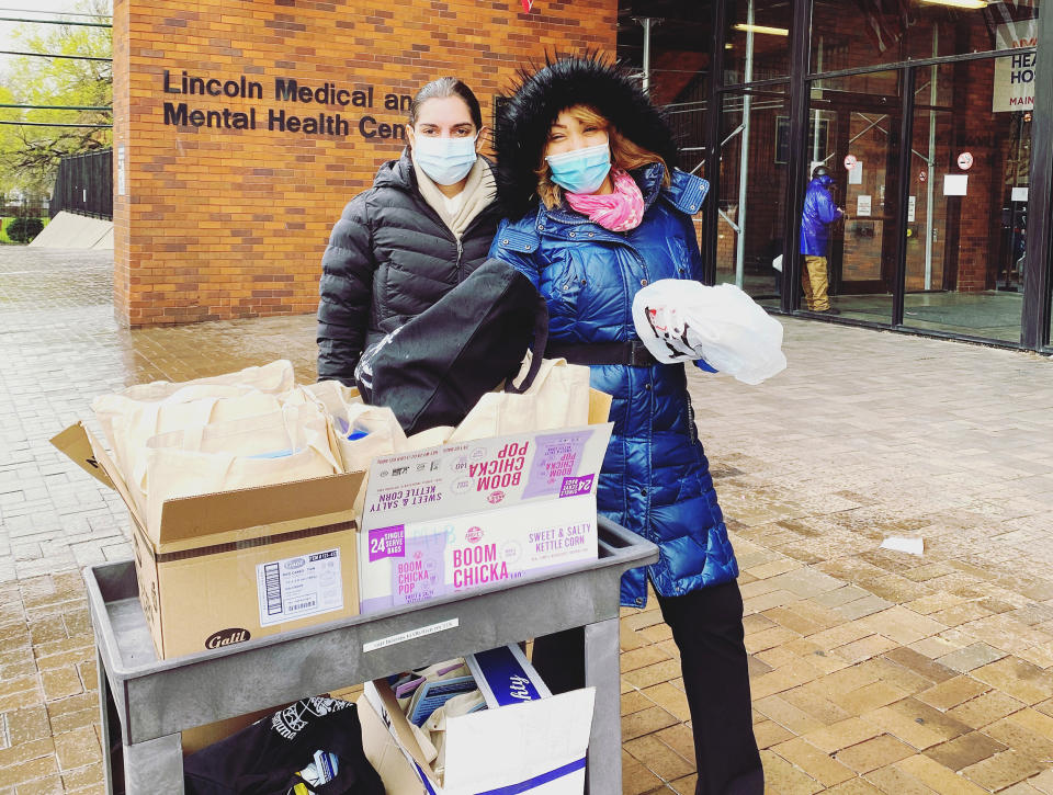 Global Physicians Network Foundation volunteers deliver wellness bags to the Lincoln Medical Center. (Courtesy Gayatri Malhotra-Gupta)