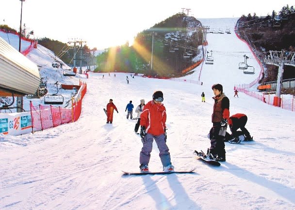 不少港人喜到外地度過白色聖誕，首爾的滑雪場是熱門景點之一。
