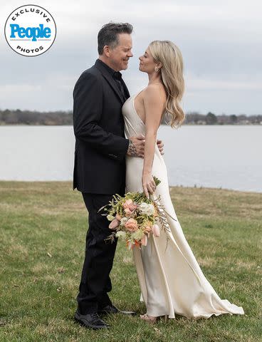 <p>Christy Dux Portraits</p> Gary Allan and wife Molly Martin pose at their Tennessee wedding