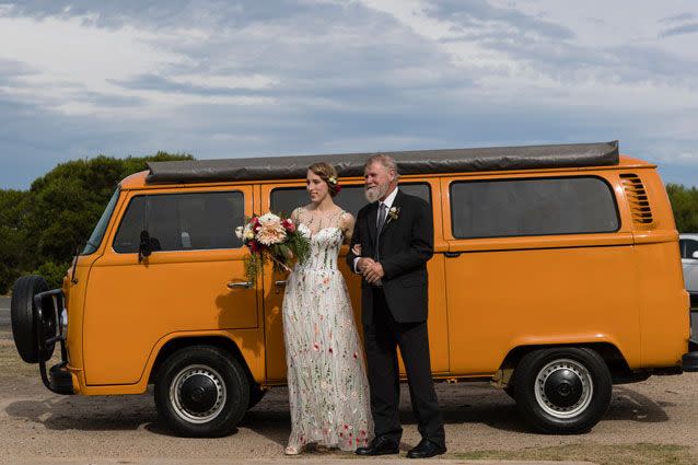 Sam Dawson arrives with her father Ray Dawson for her wedding in Tathra. Source: Getty Images