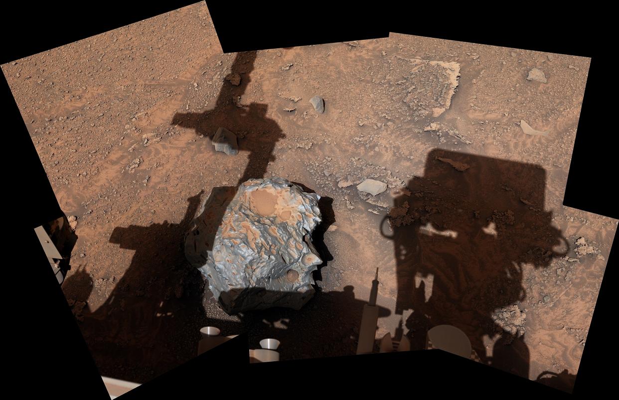  The iron-nickel meteorite "Cacao," discovered on Mars by NASA's Curiosity rover. The Curiosity team posted this photo on Twitter on Feb. 2, 2023. 