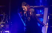 Delain galten lange als eine der besten Metal-Livebands. Umso größer war die Irritation der Fans, als die Gruppe 2021 aufgelöst und dann mit überarbeiteter Besetzung neu formiert wurde - ohne Wellels. Charlotte Wessels, die von 2005 bis 2021 am Delain-Mikrofon stand, ist aber weiterhin musikalisch aktiv: 2021 veröffentlichte sie ihr Solo-Debüt "Tales From Six Feet Under". (Bild: Sebastian Reuter/Getty Images)