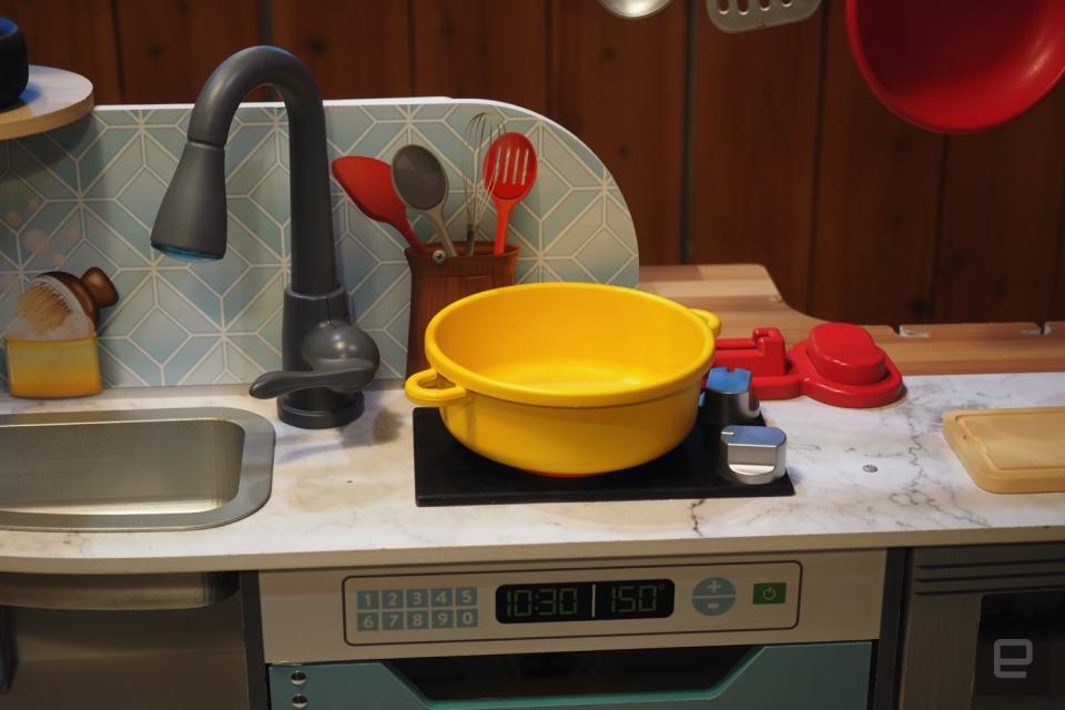 KidKraft Alexa 2-in-1 Kitchen and Market