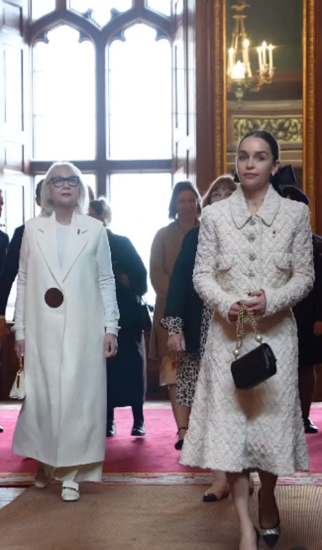 Emilia Clarke y su madre llegando a Windsor