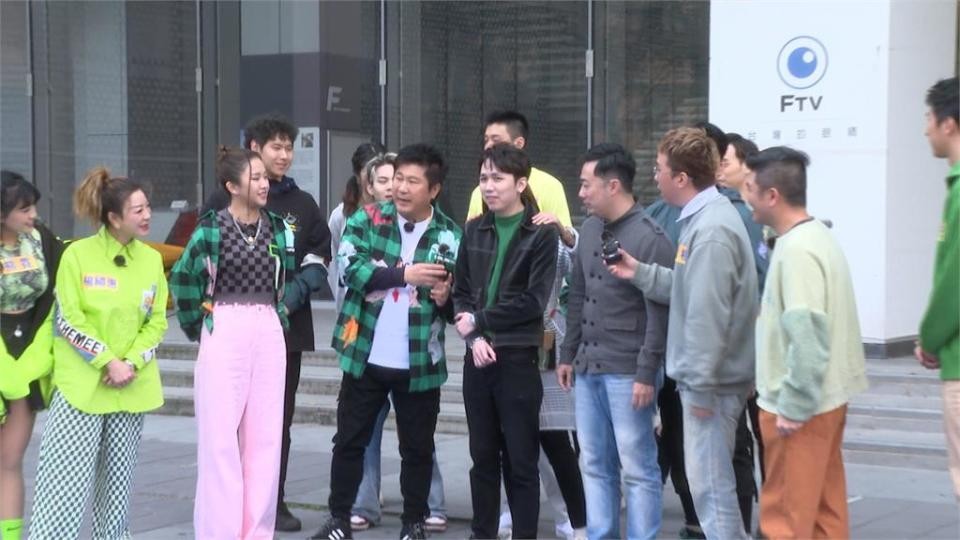 exclusive!21 members of the Ai Cheng family came to Taiwan for a Thanksgiving trip to visit the video of his daughter-in-law Wang Tong