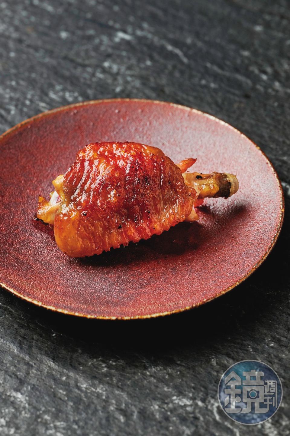 雞翅的燒烤火候非常出色，皮脆肉甜。
