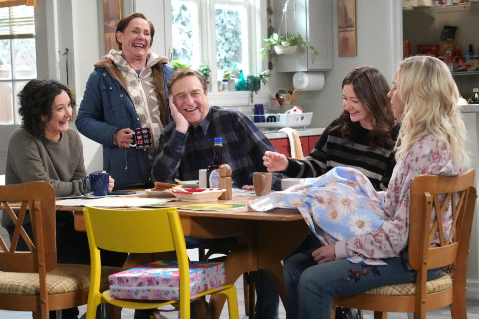 Sara Gilbert, Laurie Metcalf, John Goodman, Emma Kenney, and Lecy Goranson on 'The Conners.'SARA GILBERT, LAURIE METCALF, JOHN GOODMAN, EMMA KENNEY, LECY GORANSON