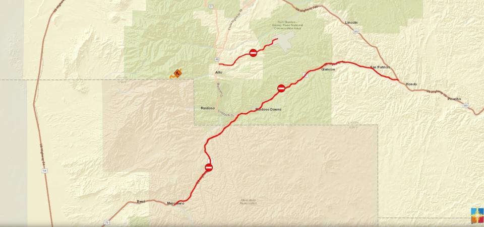 Map from nmroads.com showing the closure of major roads that run through Lincoln National Forest as a result of wildfires.