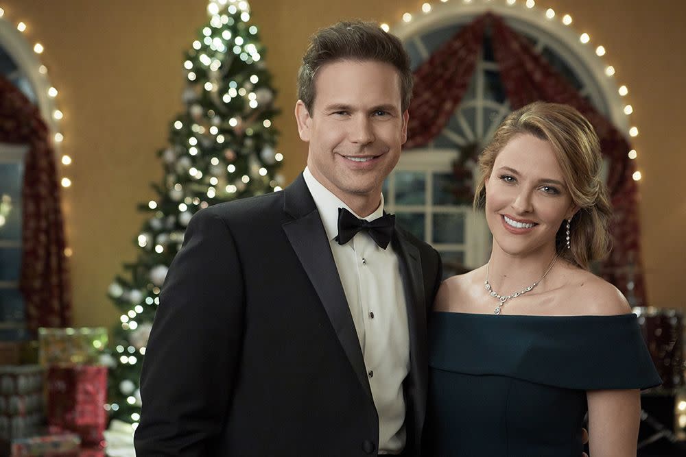 how to watch hallmark christmas movies christmas wishes and mistletoe kisses