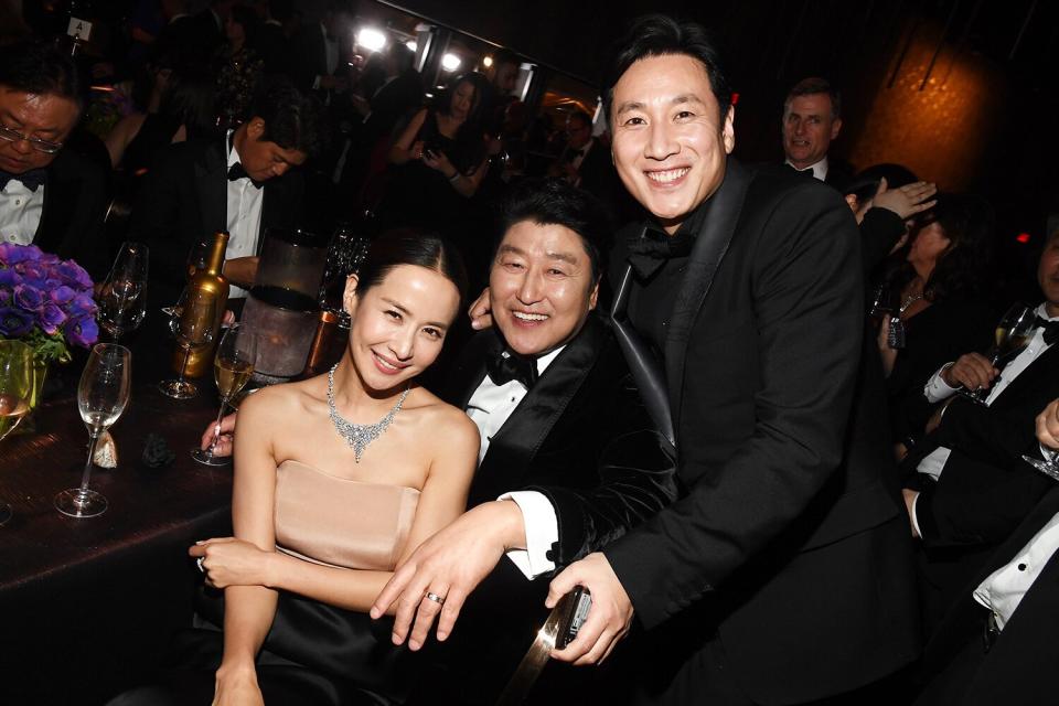 <em>Parasite</em> actors Cho Yeo-jeong, Song Kang-Ho and Lee Sun-kyun are all smiles at the Governors Ball following the film's four wins for the evening! 
