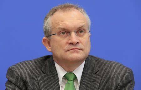 Member of Germany's economic expert advisory board "SVR" (Sachverstaendigenrat) Christoph Schmidt addresses the media on its 2012/13 report in Berlin November 7, 2012. REUTERS/Tobias Schwarz