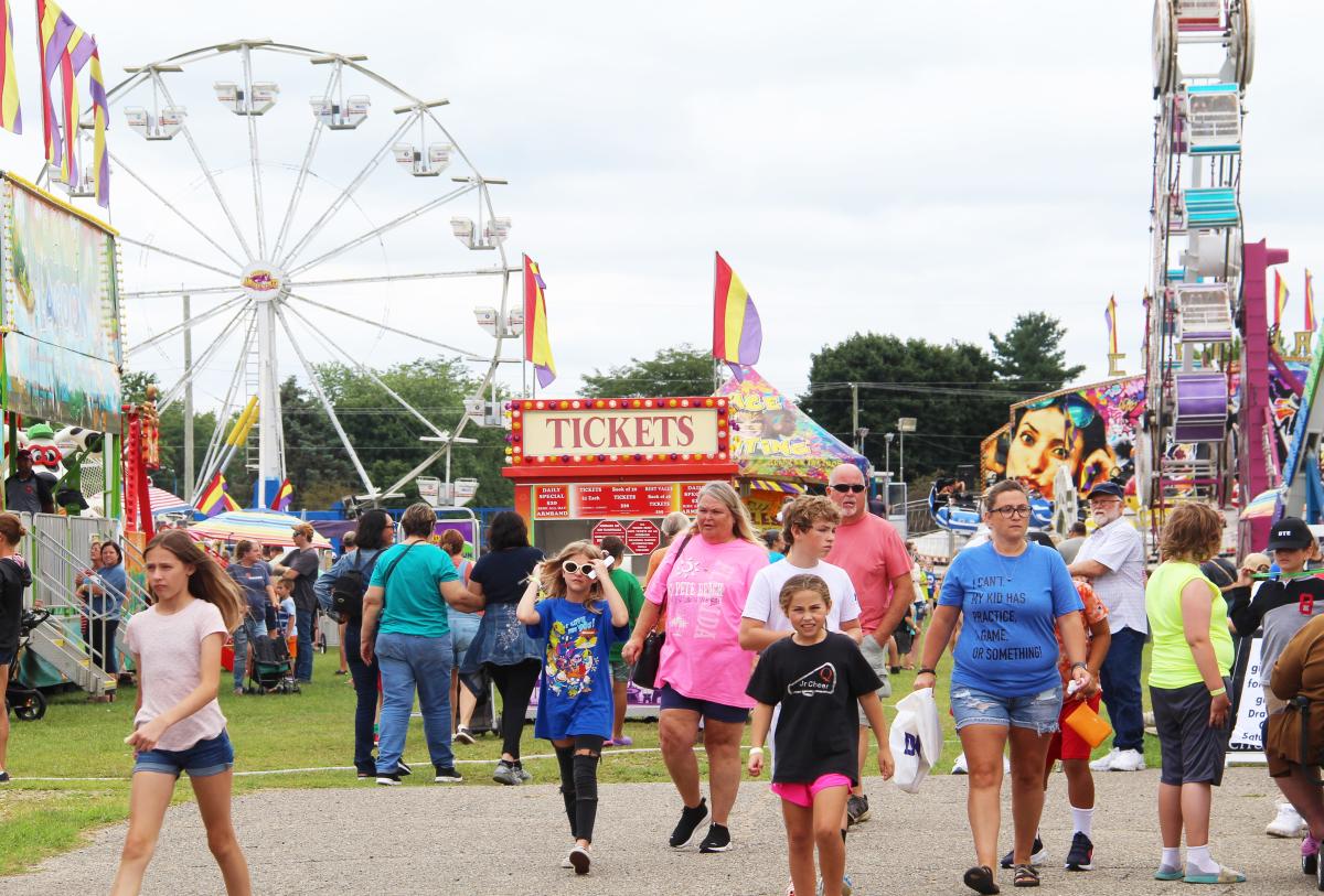 Branch County Fair Midway filled with families for Kids Day