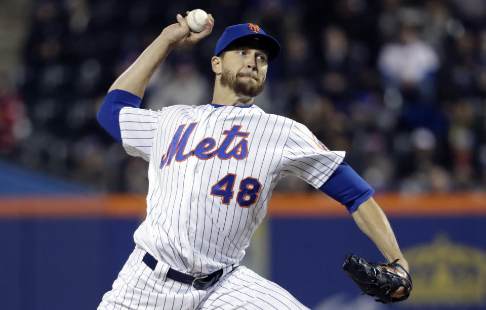 Mets express optimism despite Jacob deGrom's 'barking' right elbow. (AP)