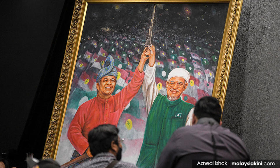 A painting featuring Muafakat Nasional leaders