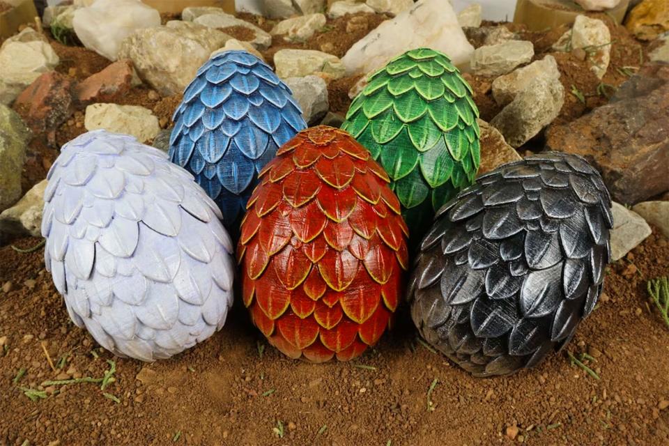 Game of Thrones Gift Guide Chromatic Dragon Egg Die/Gift Box