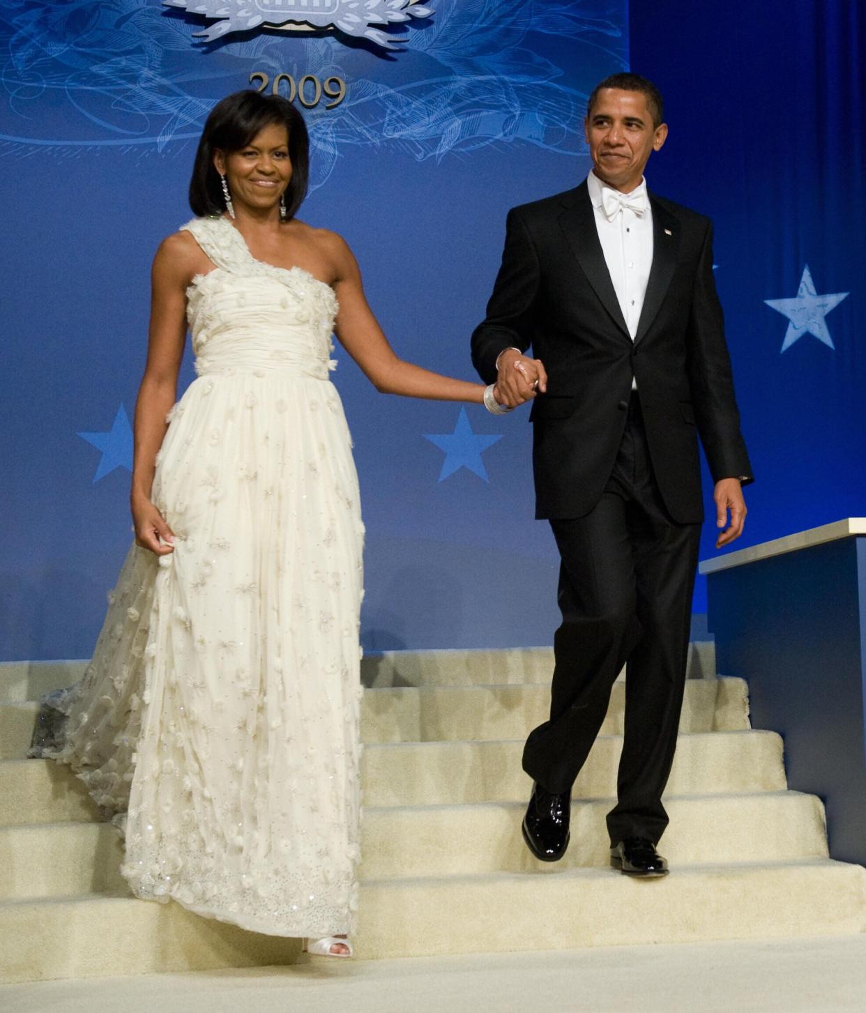 The couple arrives at one of the 2009 inaugural balls.